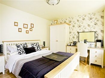 Silverstone Guest House Exterior photo
